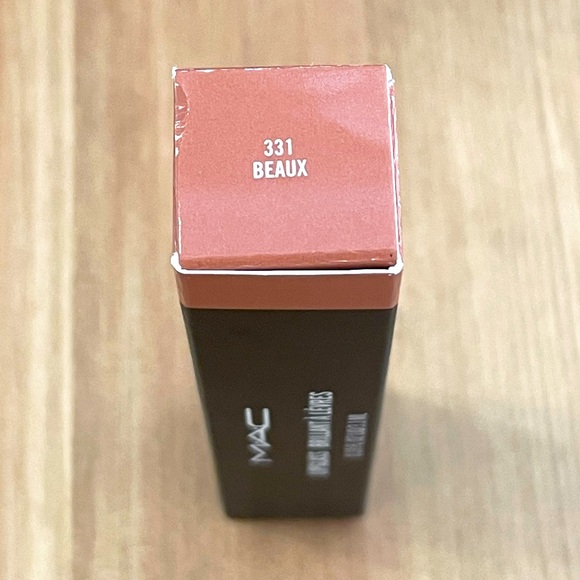 MAC Cosmetics Lipglass Gloss in Beaux - Picture 5 of 9